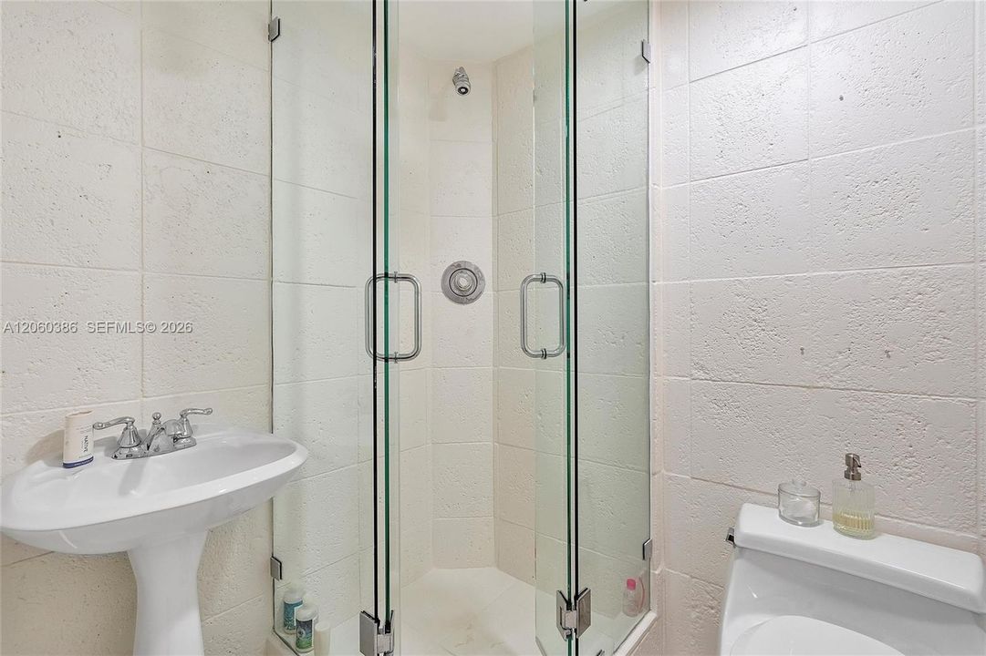 На продажу: $449,000 (1 спален, 2 ванн, 1075 Квадратных фут)