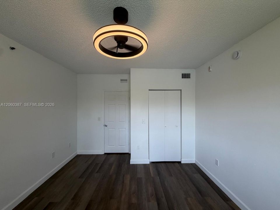 В аренду: $2,400 (2 спален, 2 ванн, 977 Квадратных фут)