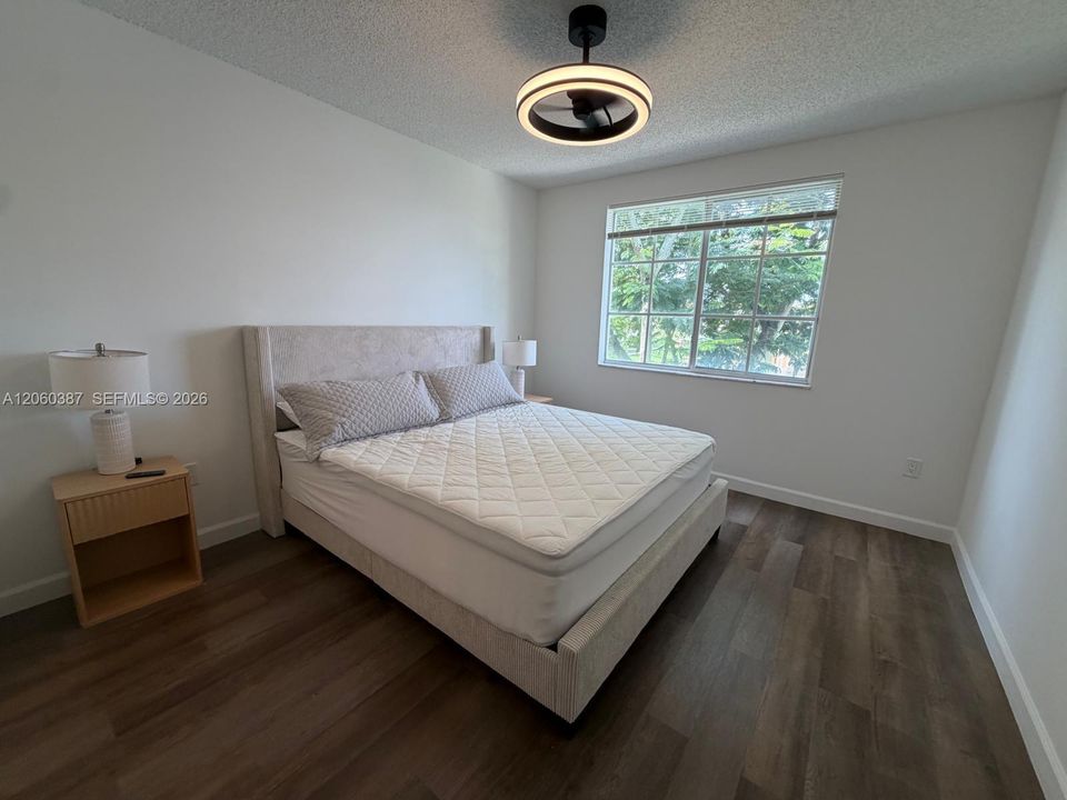 В аренду: $2,400 (2 спален, 2 ванн, 977 Квадратных фут)