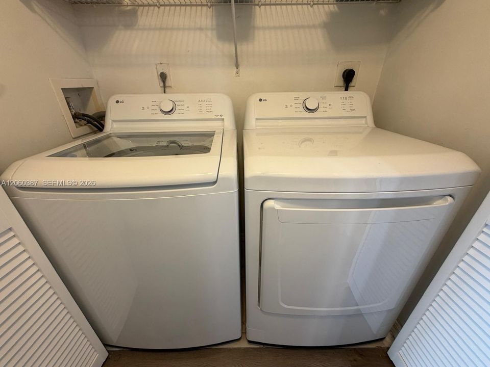В аренду: $2,400 (2 спален, 2 ванн, 977 Квадратных фут)