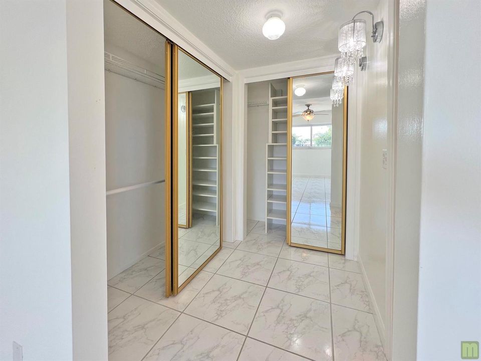 13 b1-closet