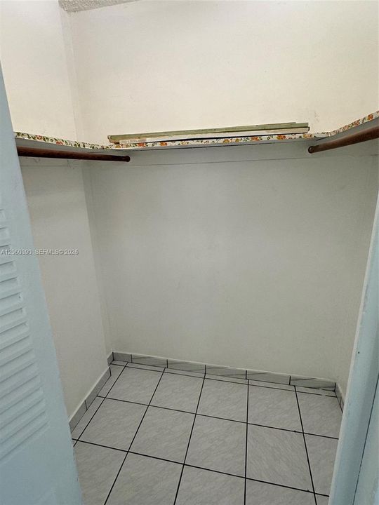 На продажу: $287,500 (1 спален, 1 ванн, 720 Квадратных фут)