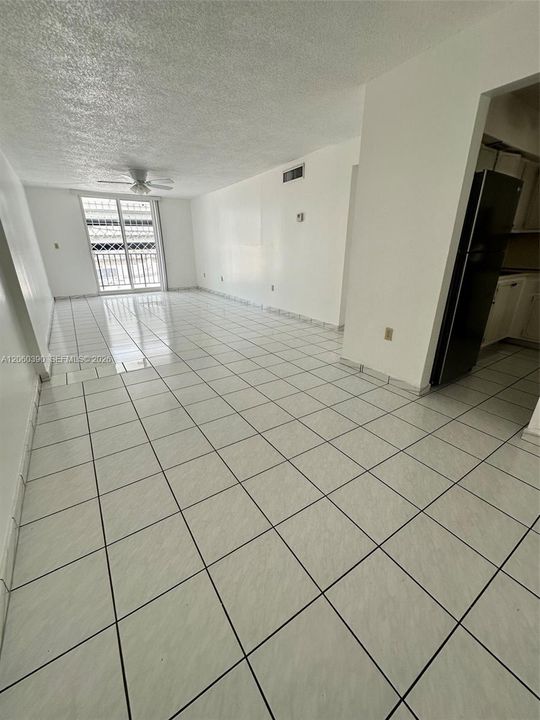 На продажу: $287,500 (1 спален, 1 ванн, 720 Квадратных фут)