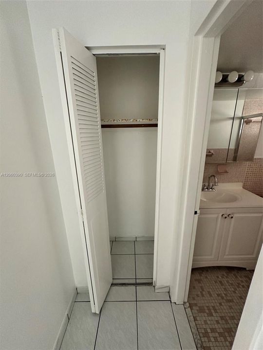 На продажу: $287,500 (1 спален, 1 ванн, 720 Квадратных фут)