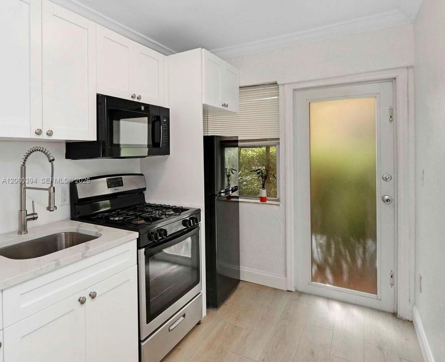 For Rent: $1,800 (1 beds, 1 baths, 625 Square Feet)