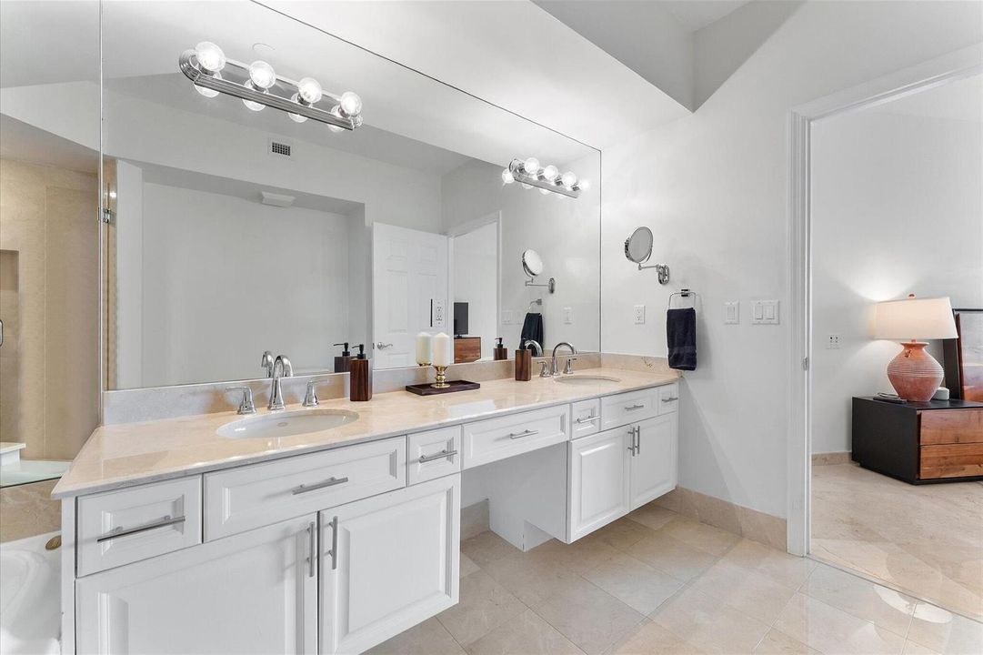 37-3200 N Ocean blvd unit 2505_037