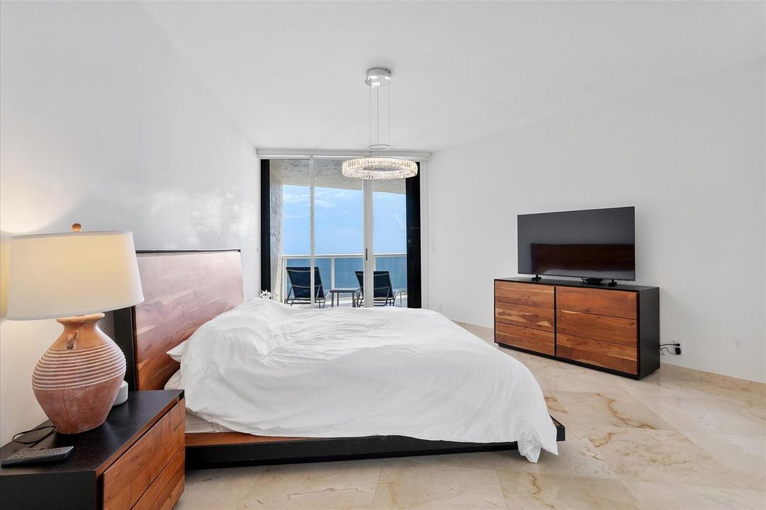 32-3200 N Ocean blvd unit 2505_032