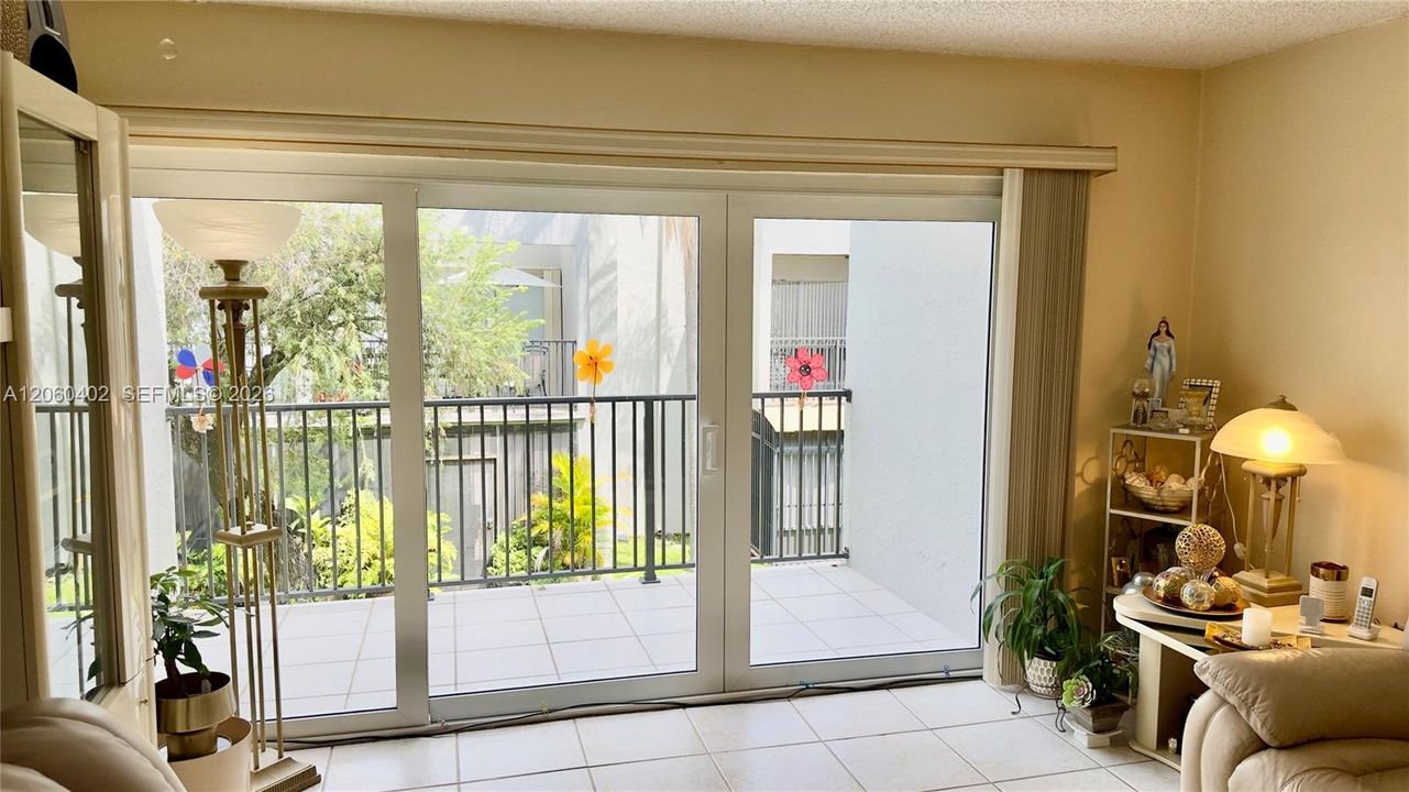 En Venta: $259,900 (1 camas, 1 baños, 922 Pies cuadrados)