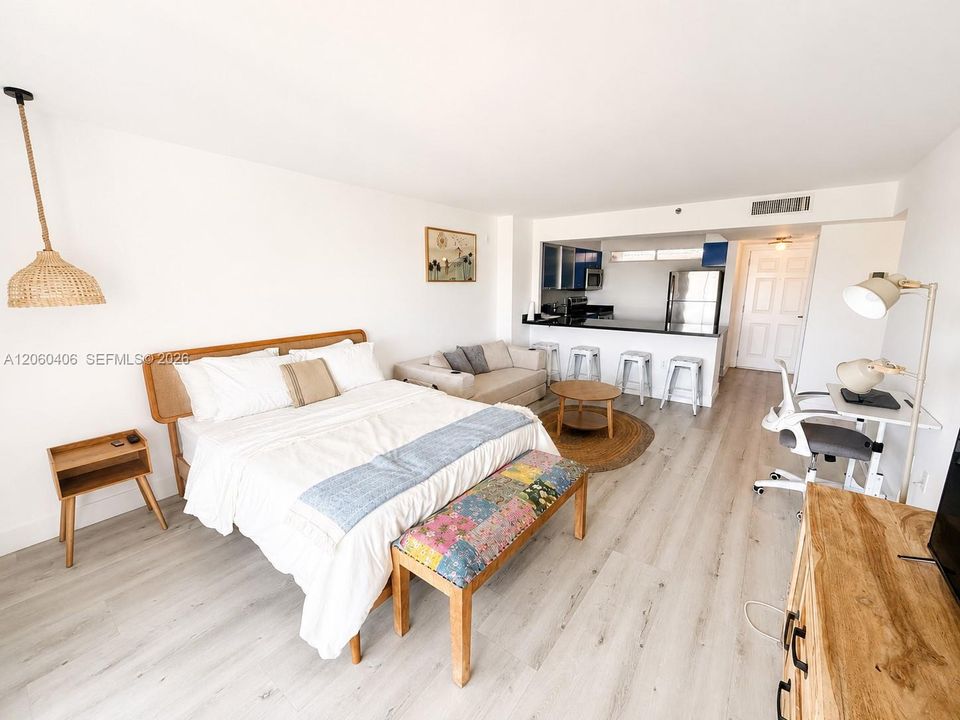 В аренду: $2,100 (0 спален, 1 ванн, 571 Квадратных фут)