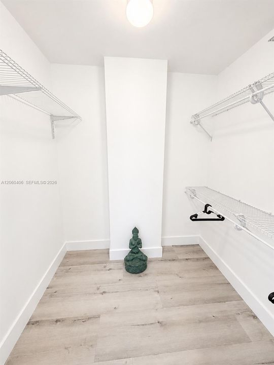 В аренду: $2,100 (0 спален, 1 ванн, 571 Квадратных фут)
