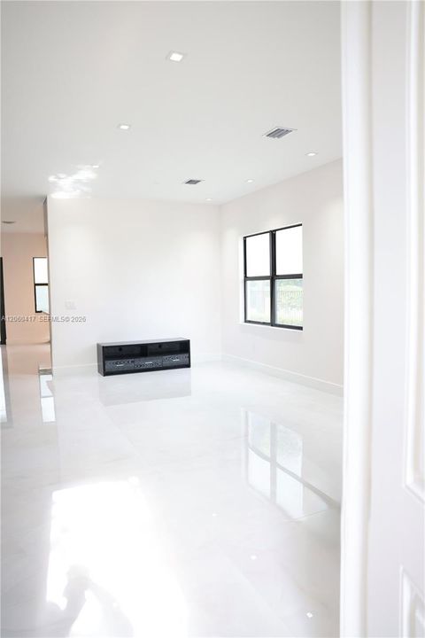 For Sale: $1,200,000 (4 beds, 3 baths, 2704 Square Feet)