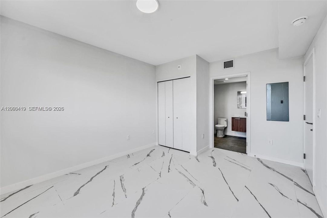 В аренду: $3,100 (2 спален, 2 ванн, 901 Квадратных фут)