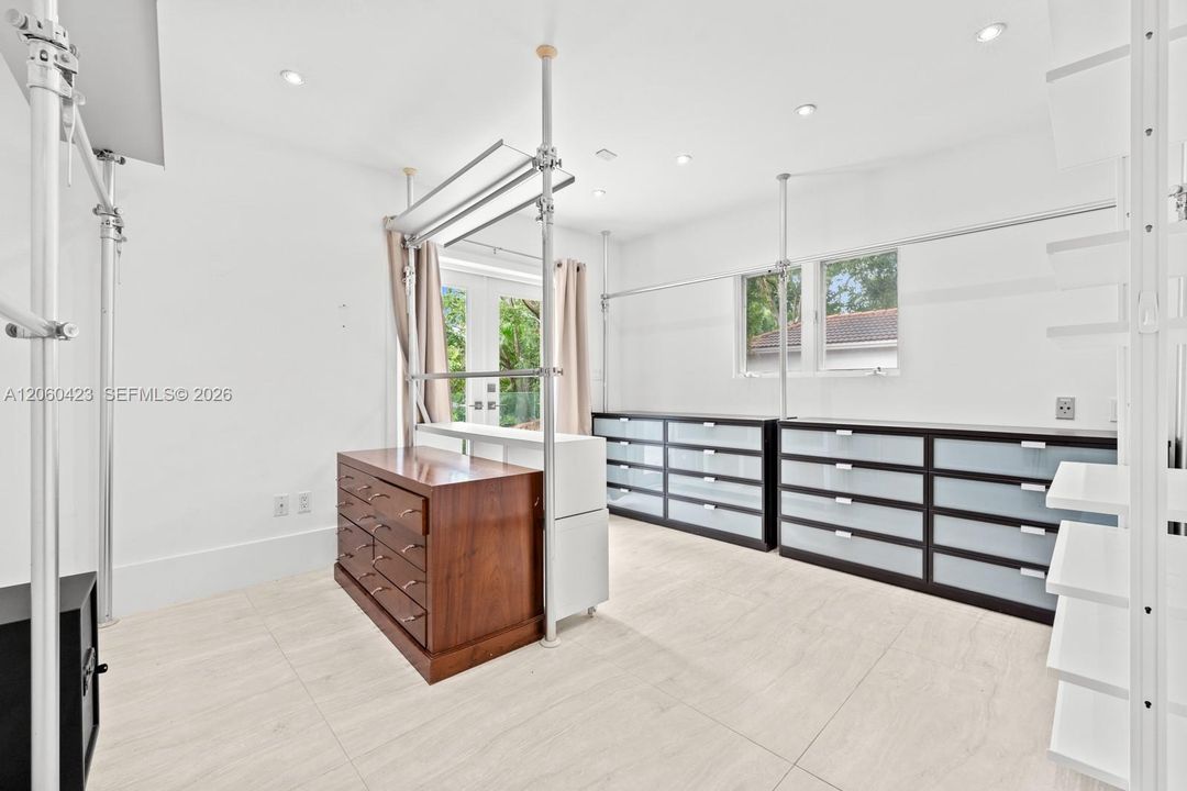 En Renta: $14,000 (5 camas, 2 baños, 2592 Pies cuadrados)