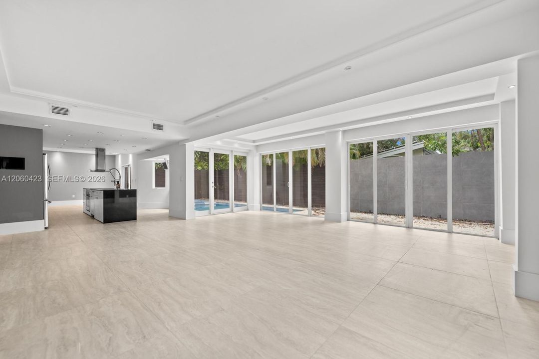 En Renta: $14,000 (5 camas, 2 baños, 2592 Pies cuadrados)