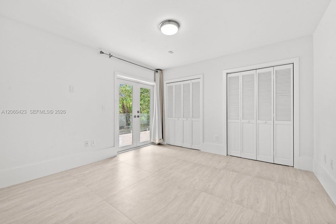 En Renta: $14,000 (5 camas, 2 baños, 2592 Pies cuadrados)