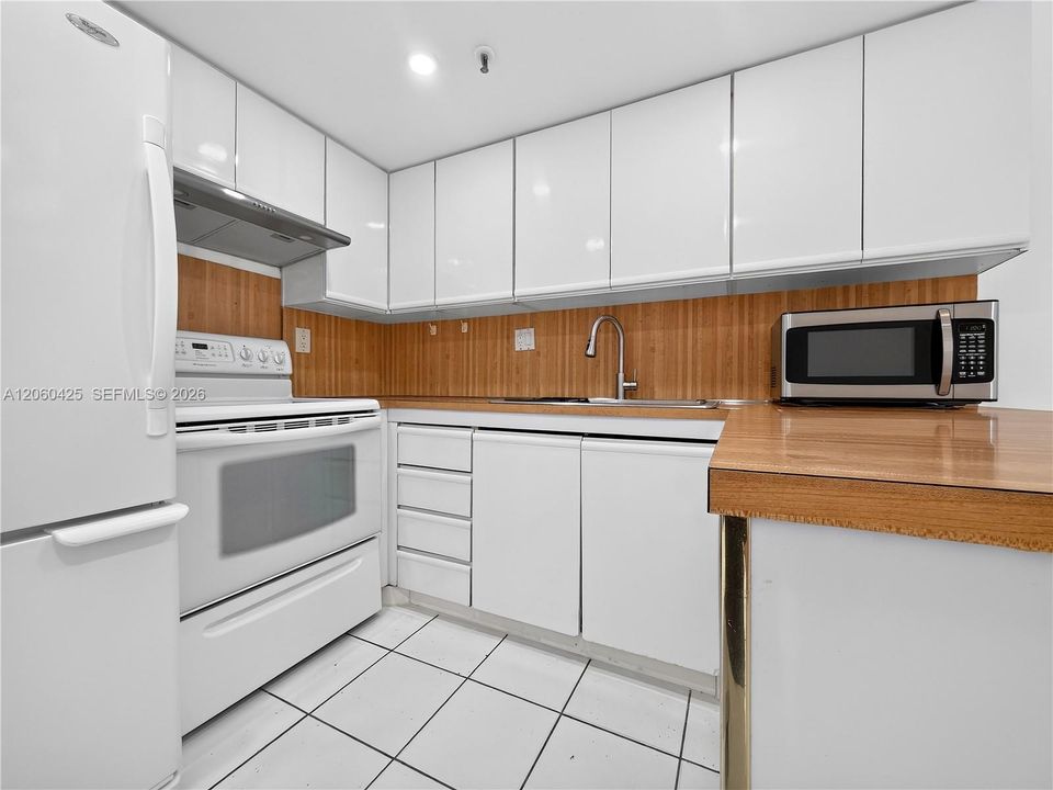 В аренду: $2,200 (2 спален, 2 ванн, 1213 Квадратных фут)