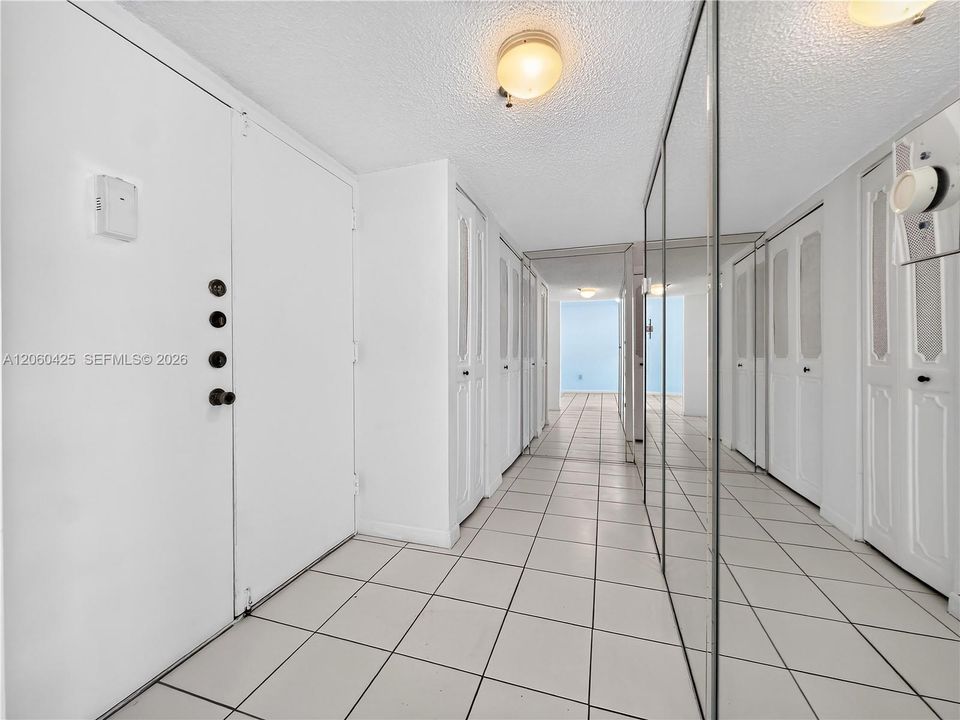 В аренду: $2,200 (2 спален, 2 ванн, 1213 Квадратных фут)