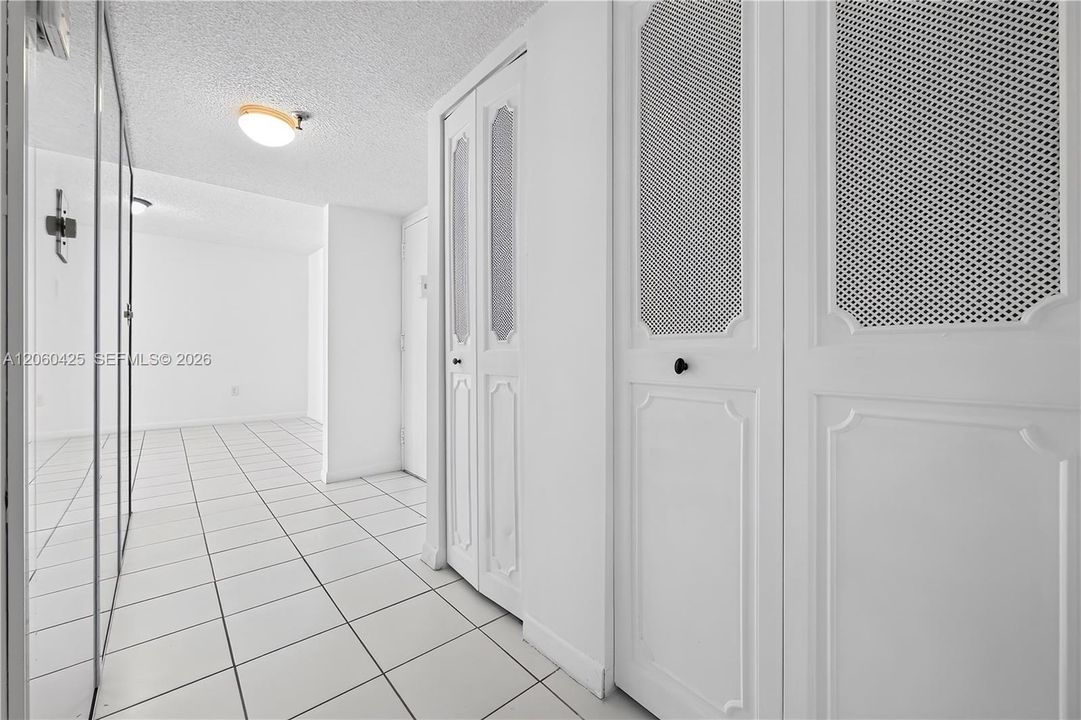В аренду: $2,200 (2 спален, 2 ванн, 1213 Квадратных фут)