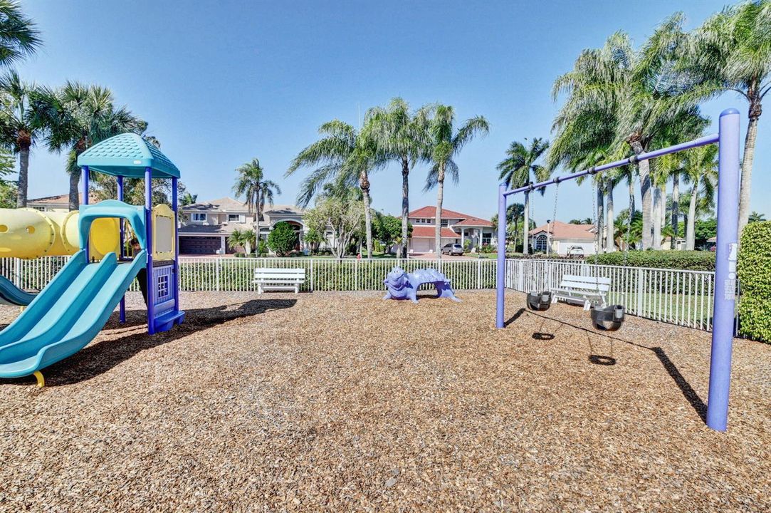 EXPANSIVE FRONT YARD