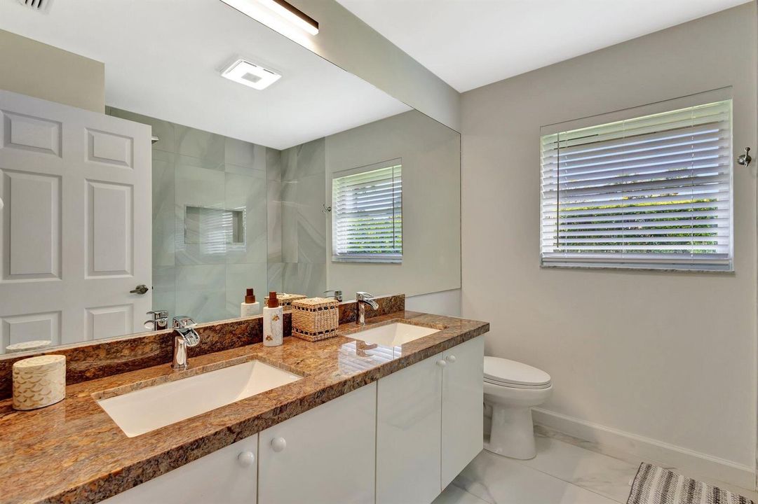 2 BATH