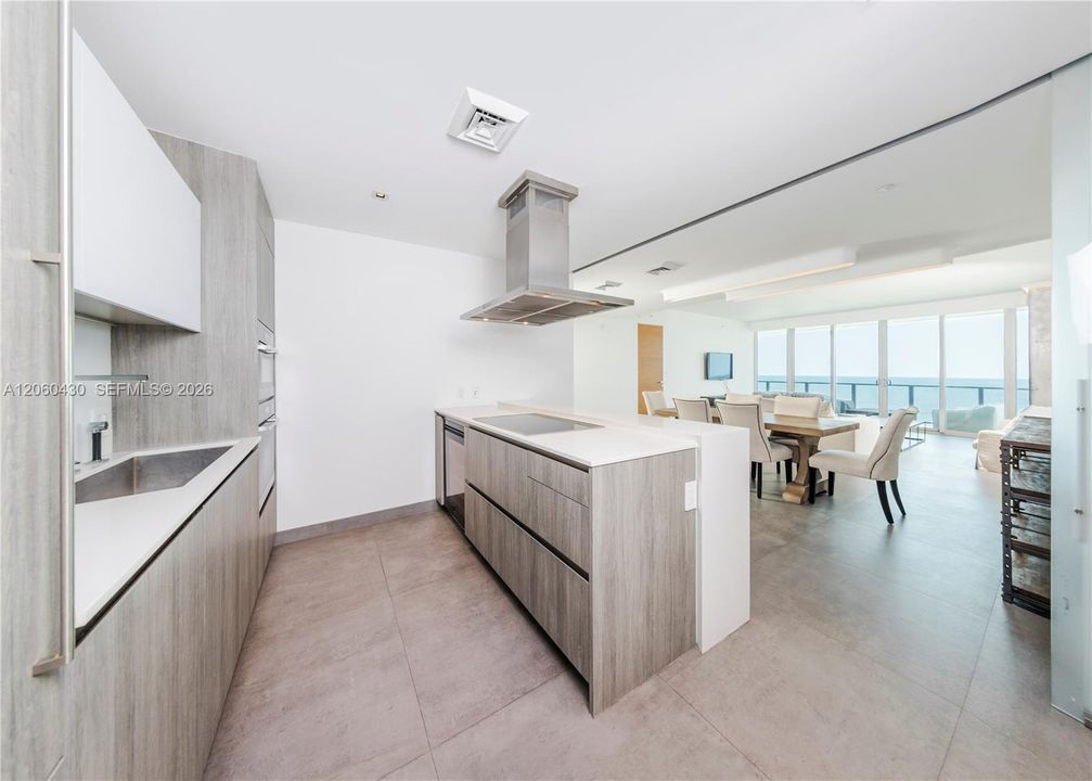В аренду: $22,500 (2 спален, 2 ванн, 1703 Квадратных фут)
