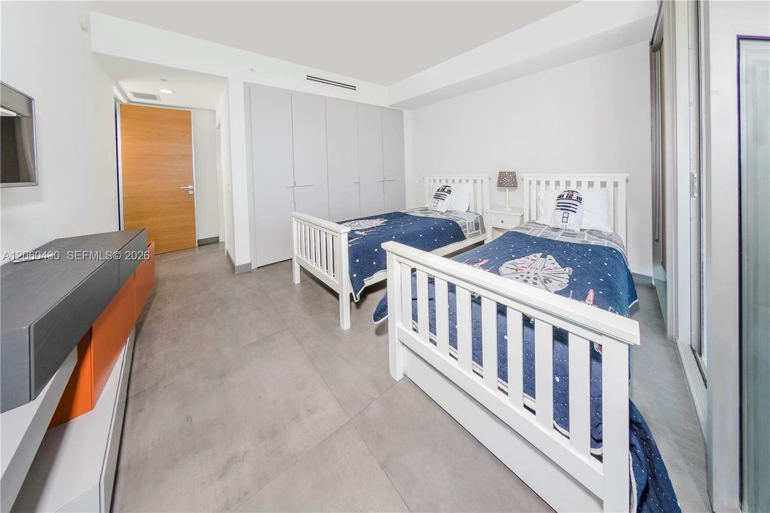В аренду: $22,500 (2 спален, 2 ванн, 1703 Квадратных фут)