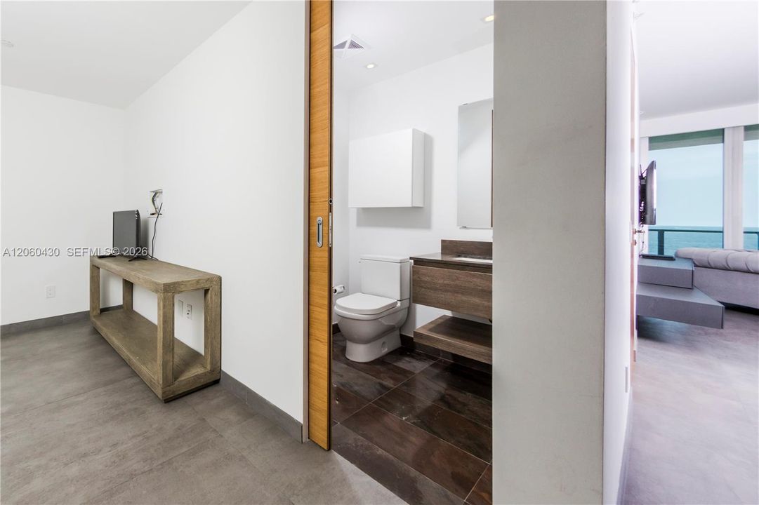 В аренду: $22,500 (2 спален, 2 ванн, 1703 Квадратных фут)