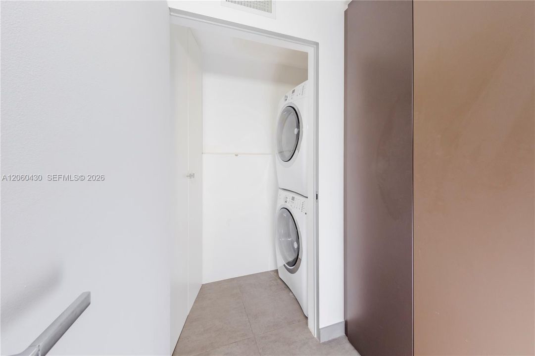 В аренду: $22,500 (2 спален, 2 ванн, 1703 Квадратных фут)