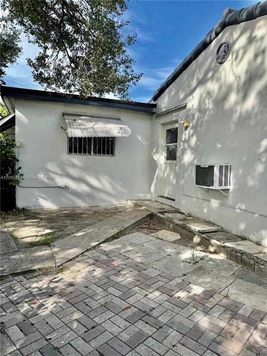 En Renta: $2,250 (2 camas, 1 baños, 2079 Pies cuadrados)