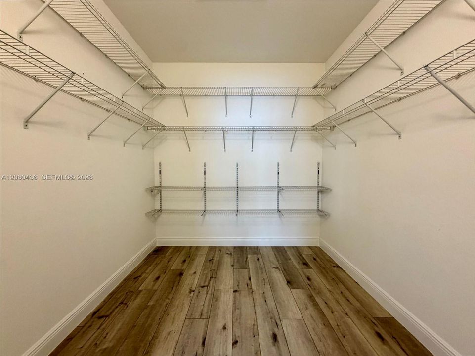 В аренду: $2,695 (3 спален, 2 ванн, 1827 Квадратных фут)