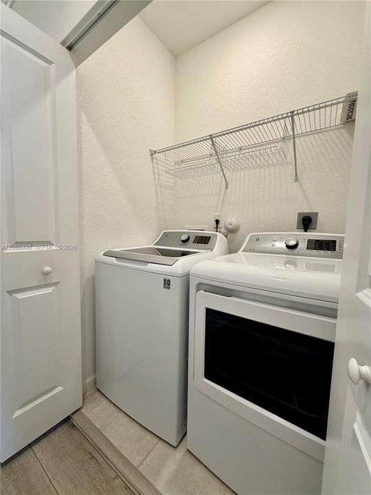 В аренду: $2,695 (3 спален, 2 ванн, 1827 Квадратных фут)