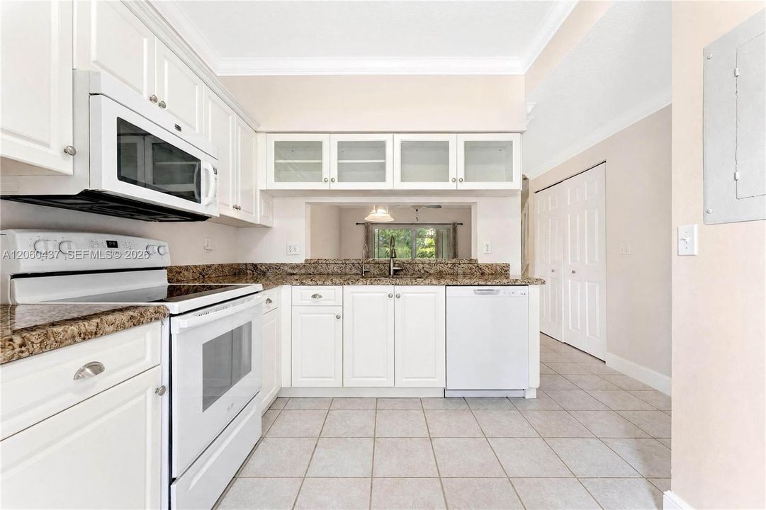 В аренду: $3,200 (2 спален, 2 ванн, 1184 Квадратных фут)