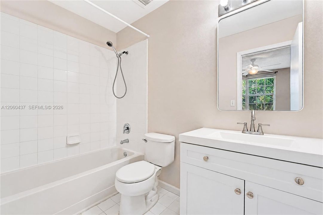 В аренду: $3,200 (2 спален, 2 ванн, 1184 Квадратных фут)