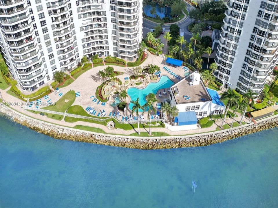 For Rent: $4,900 (2 beds, 2 baths, 1365 Square Feet)