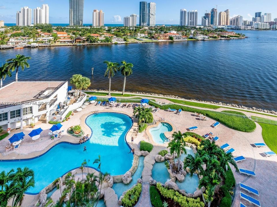 For Rent: $4,900 (2 beds, 2 baths, 1365 Square Feet)