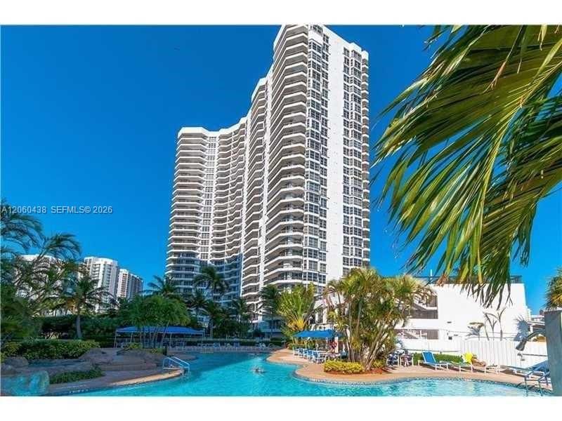 For Rent: $4,900 (2 beds, 2 baths, 1365 Square Feet)