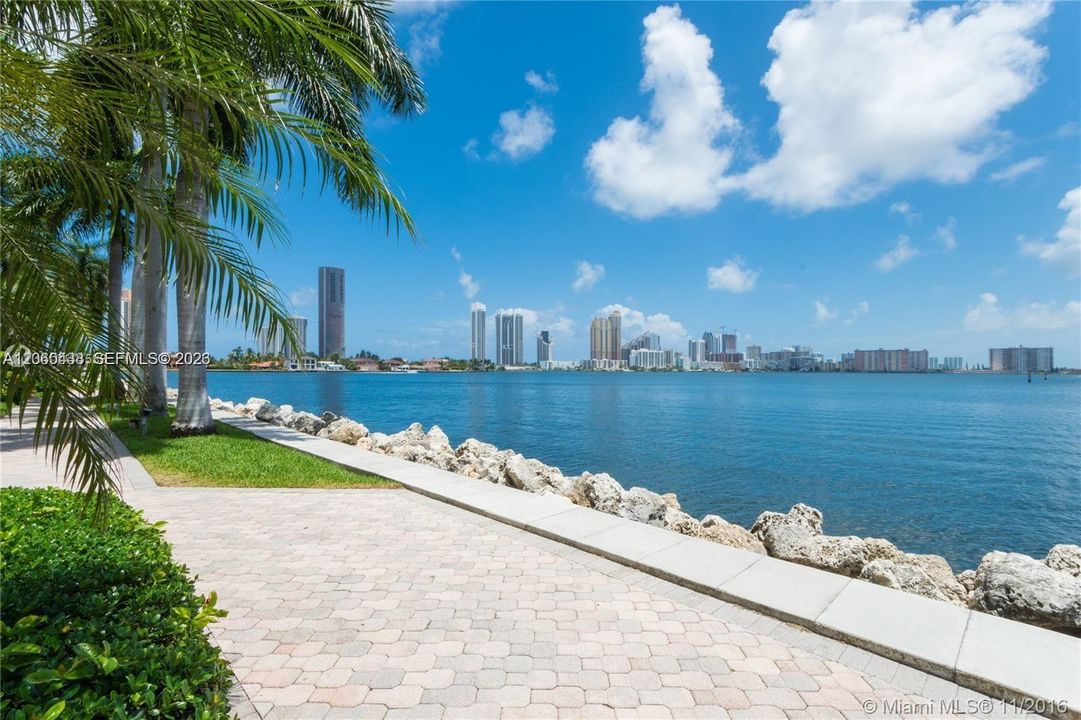 For Rent: $4,900 (2 beds, 2 baths, 1365 Square Feet)