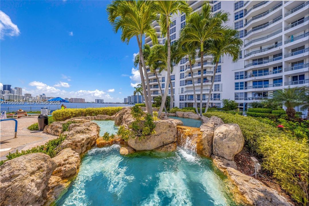 For Rent: $4,900 (2 beds, 2 baths, 1365 Square Feet)
