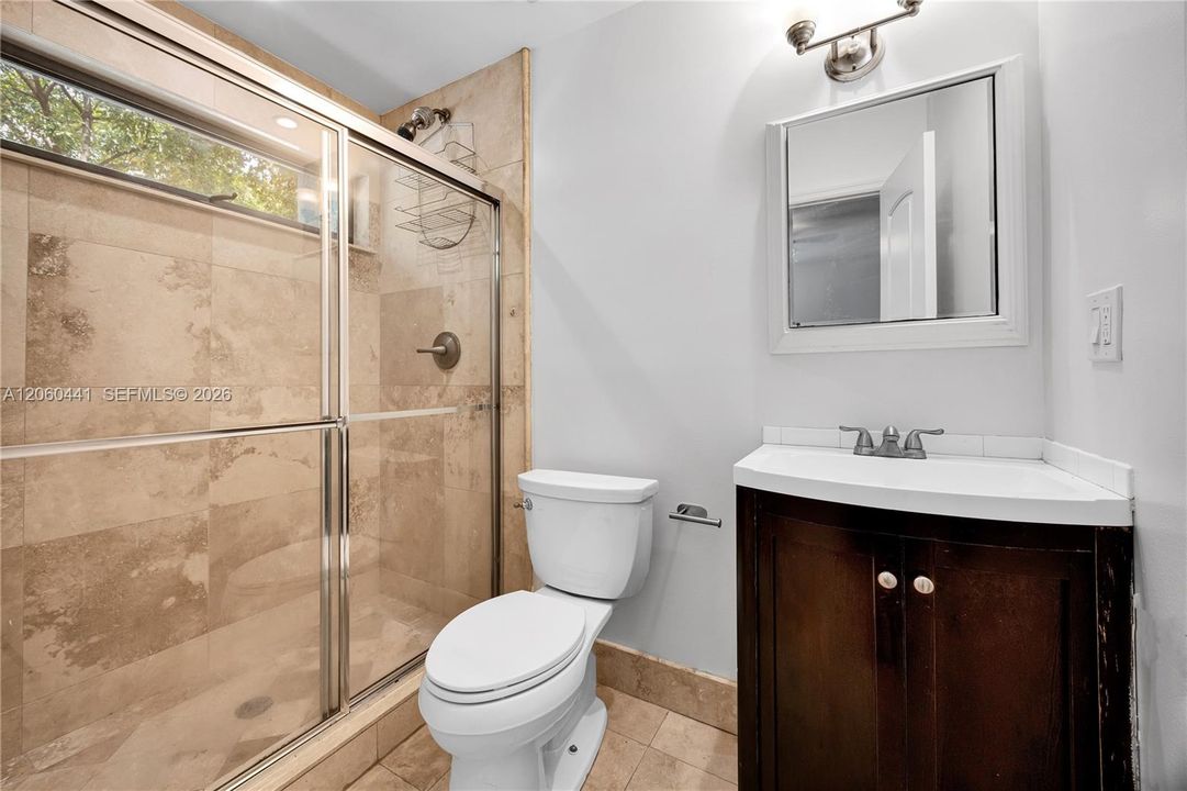 En Venta: $499,000 (2 camas, 3 baños, 1299 Pies cuadrados)