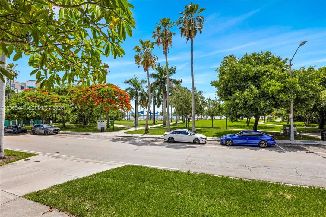En Venta: $499,000 (2 camas, 3 baños, 1299 Pies cuadrados)