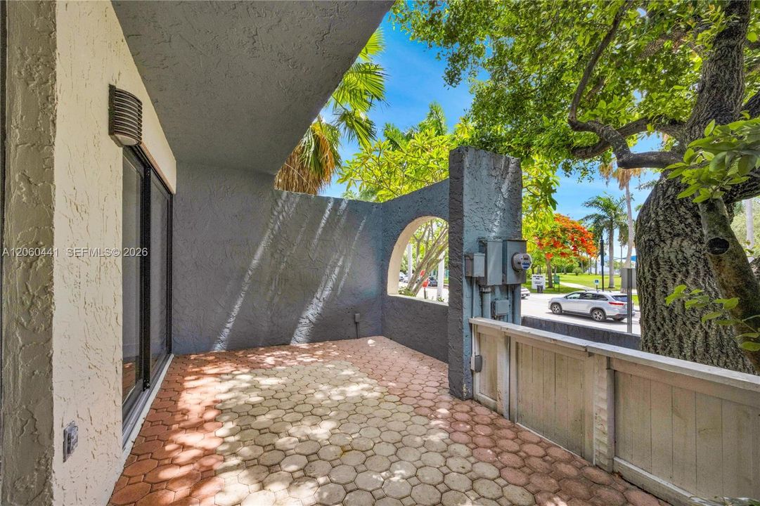 En Venta: $499,000 (2 camas, 3 baños, 1299 Pies cuadrados)