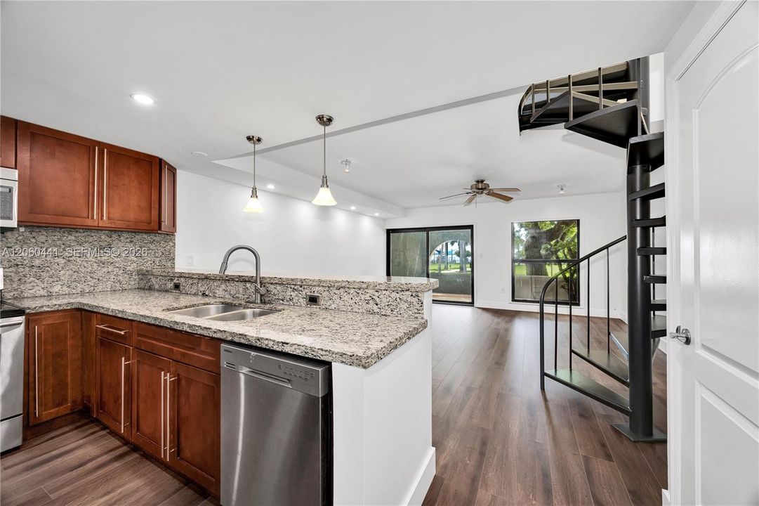 En Venta: $499,000 (2 camas, 3 baños, 1299 Pies cuadrados)