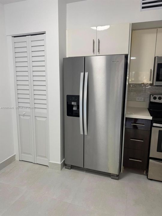 В аренду: $2,400 (2 спален, 1 ванн, 749 Квадратных фут)