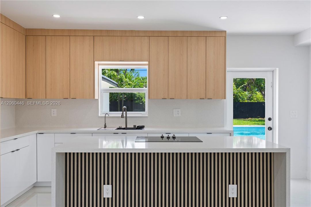 На продажу: $649,000 (4 спален, 3 ванн, 1512 Квадратных фут)