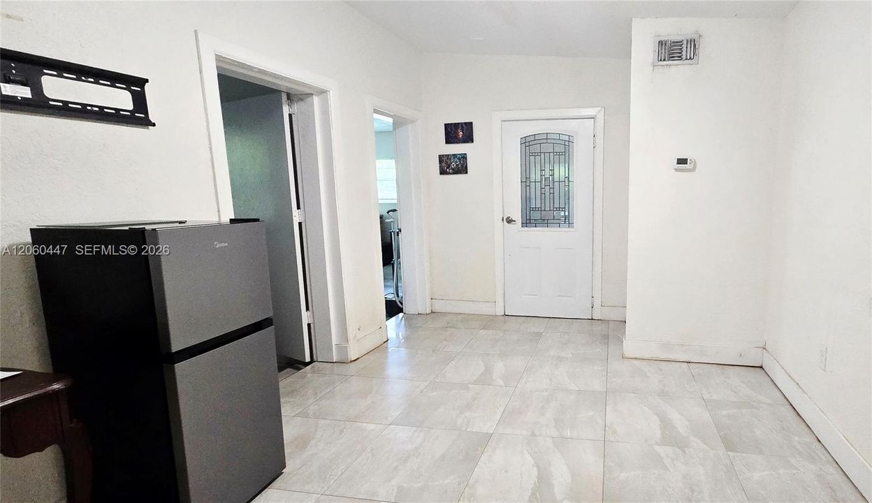 En Venta: $1,350,000 (5 camas, 4 baños, 2800 Pies cuadrados)