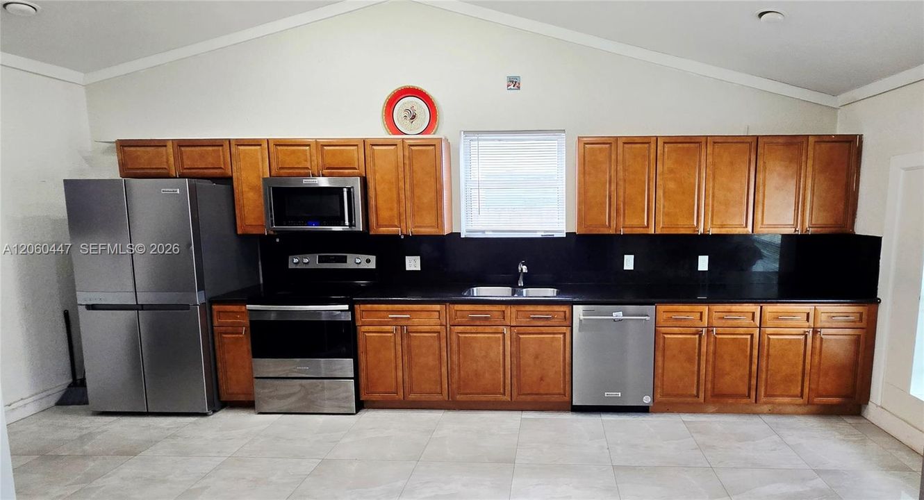 En Venta: $1,350,000 (5 camas, 4 baños, 2800 Pies cuadrados)