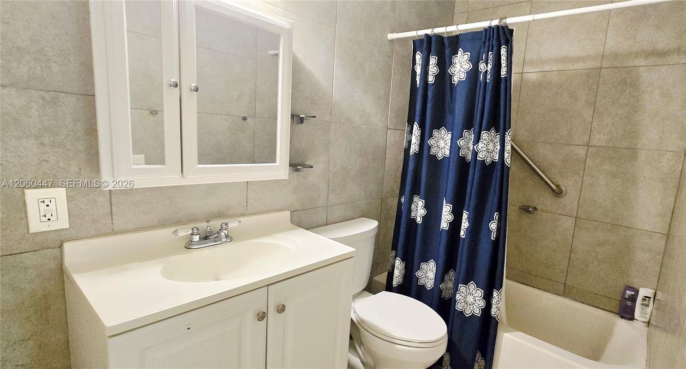 En Venta: $1,350,000 (5 camas, 4 baños, 2800 Pies cuadrados)