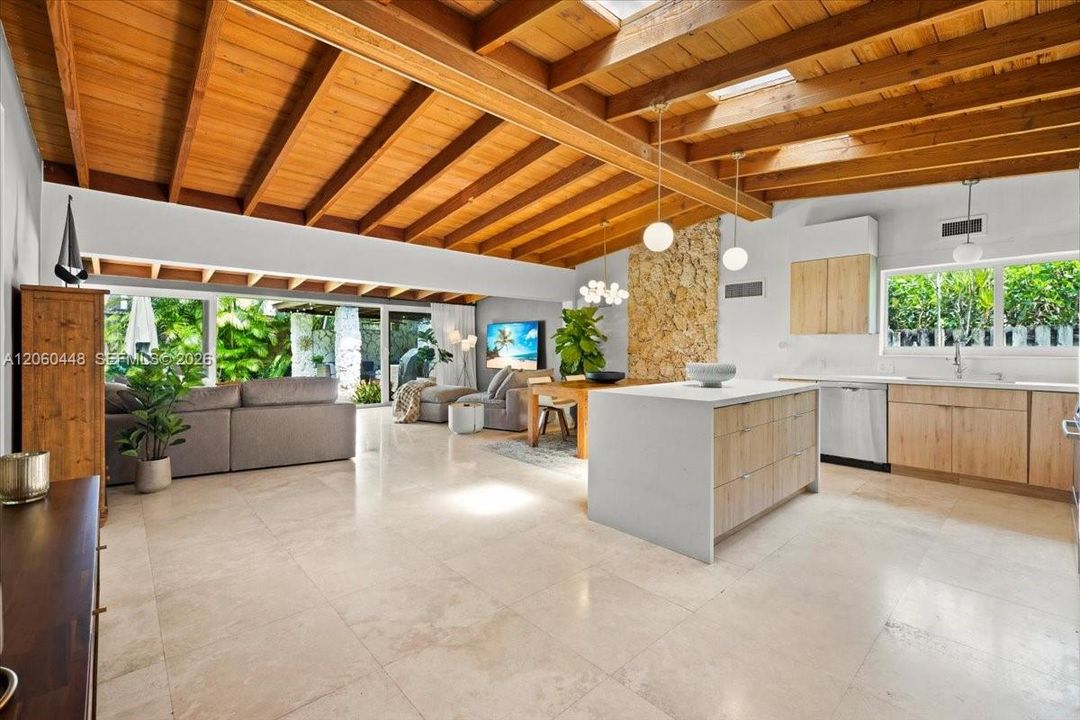 В аренду: $12,690 (3 спален, 3 ванн, 1861 Квадратных фут)