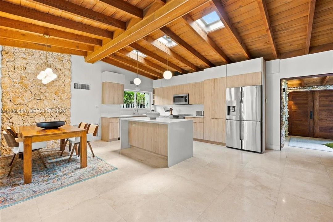 В аренду: $12,690 (3 спален, 3 ванн, 1861 Квадратных фут)