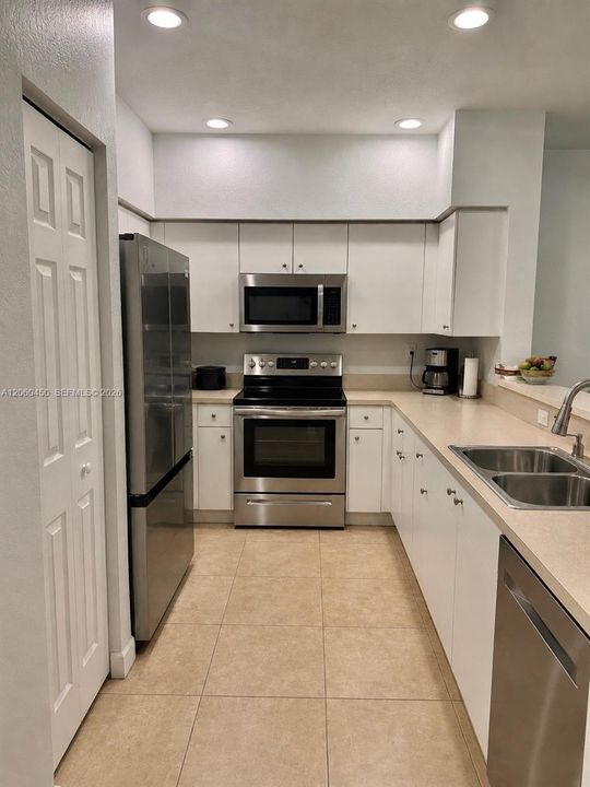 В аренду: $2,650 (2 спален, 2 ванн, 1450 Квадратных фут)